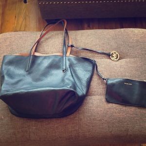 Reversible tote w / attached wallet